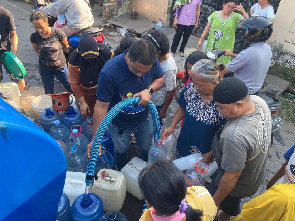 Jumat Berkah: PP IKA Unhas dan AAS Foundation Distribusikan 25 Ribu Liter Air di Tiga Titik Kelurahan di Kecamatan Tallo